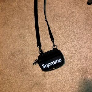 I’m selling a Supreme shoulder bag, bought brand new for $100.